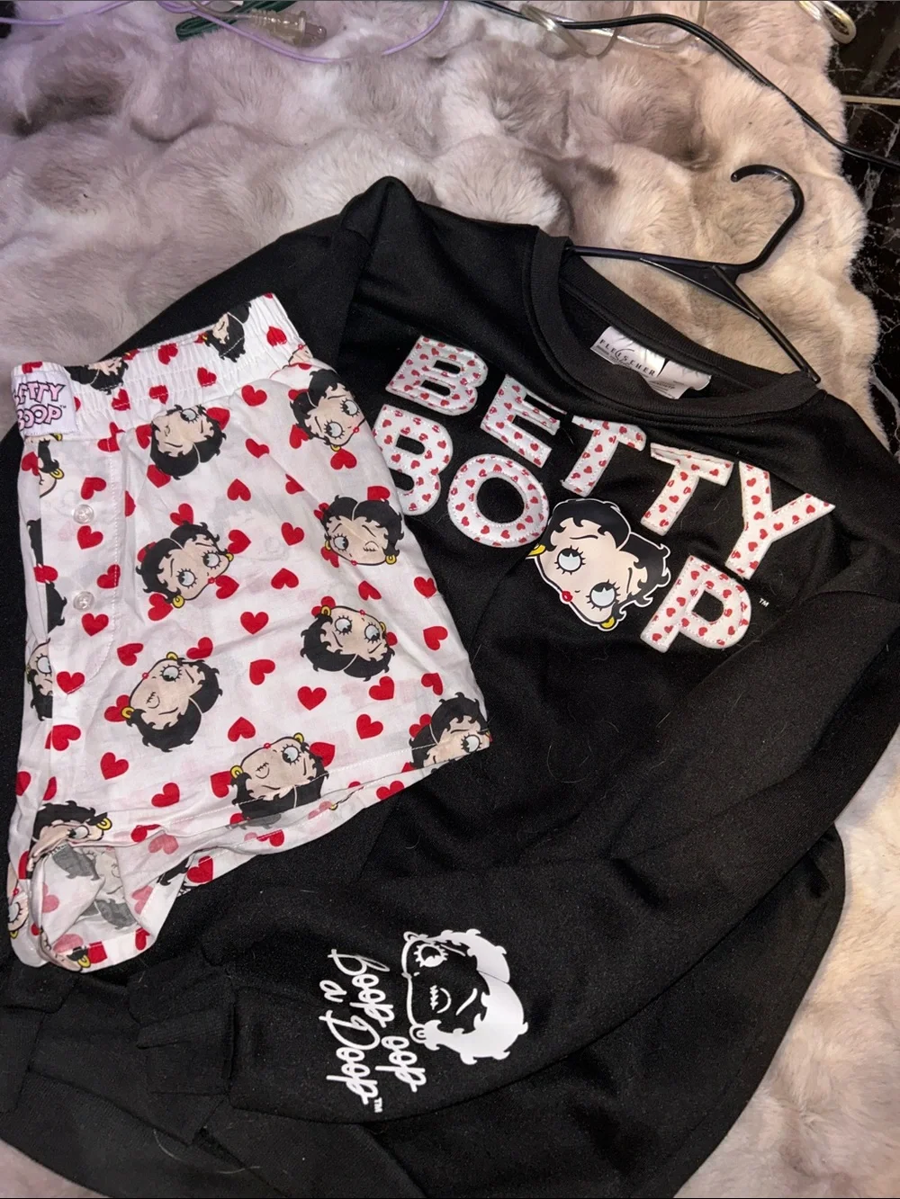 Betty Boop womans Black Sweatshirt and Heart-Print Shorts Set ONLY WORN ONCE